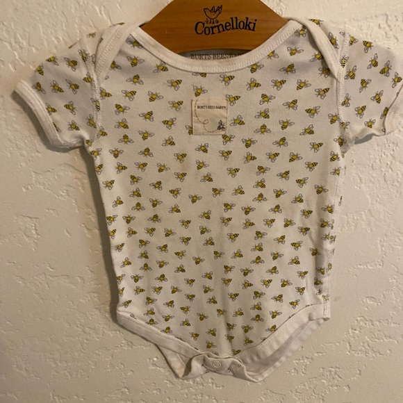 Burt’s Bees bodysuit bundle of 3 (6-9 Months) - Picture 9 of 11